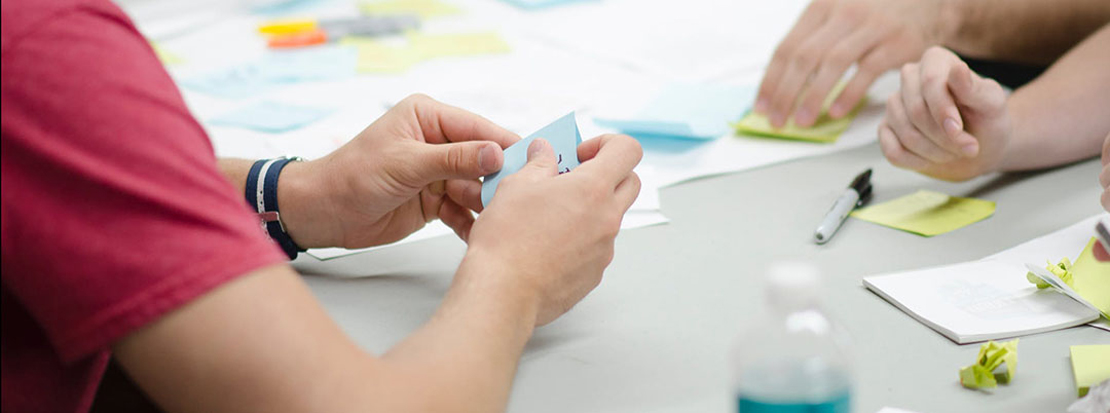 B2B content marketing agency using sticky notes to brainstorm during a planning session with a client